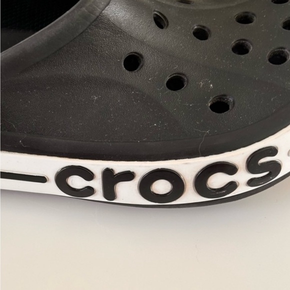 Crocs, Size 9, Excellent Condition. Perfect for casual outings. - Picture 3 of 9